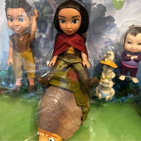 Disney Raya and the Last Dragon Character Doll Giftset - Picture 3 of 5